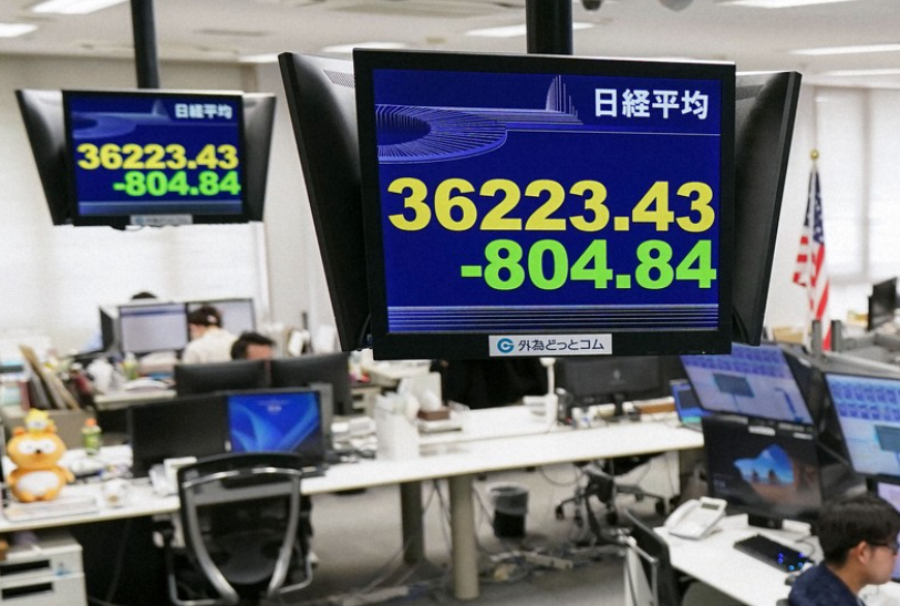 Tokyo Stock Market Plunges Over 1,000 Points Amid U.S. Recession Fears